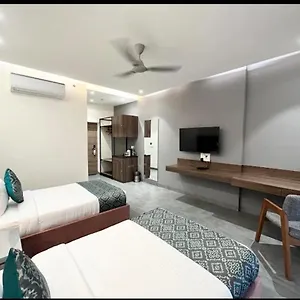 Hotel Kelvish -igi Airport 4*
