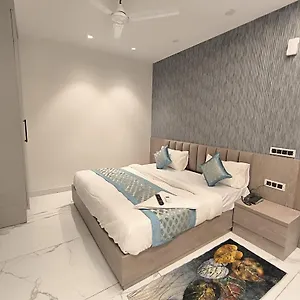 Super Royal Satya Niketan - Couple Friendly Hotel New Delhi