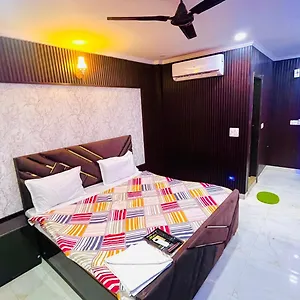Tom - 10 Min Walking Distance Nizamuddin Railway Station Hotel New Delhi