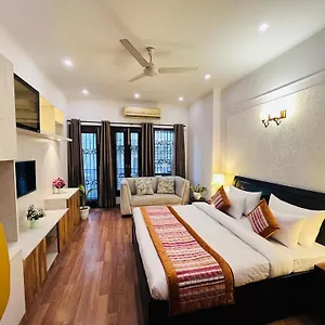 The South Manor Residency Near Aiims Hospital Hotel 3*