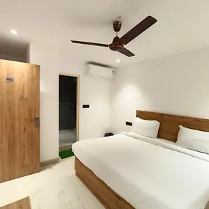 Hotel Star Delhi -free Airport Pickup 4*