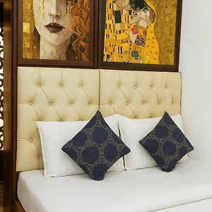 Luxury Aol * New Delhi