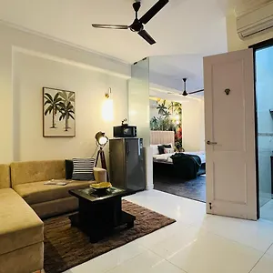Bluo Classic - Park Hauz Khas Village * New Delhi