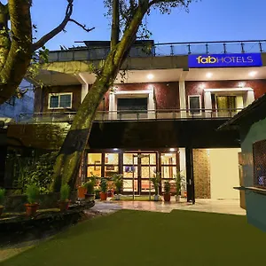 Fabhotel Under Bridge