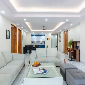 Homlee-classic 4bhk Flat Del-lift-parking Apartamento *