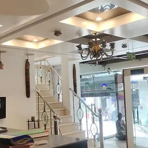Hotel Miraz Near Delhi Airport 4*