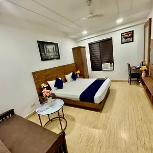 Hotel La Vista, Karol Bagh, - Near Metro 3*