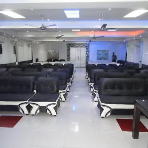 Hotel The Royale Park 3*