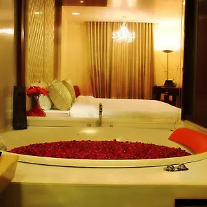Aura - Railway Station Hotel 3*