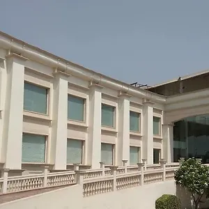 리조트 어드만 앤 바이 펀스 앤 페탈스 4*