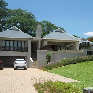 Hoyohoyo View Villa