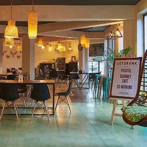Hotel Letsbunk Poshtel&suites