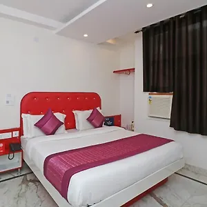 Oyo 9821 Leo Continental Hotel 2*