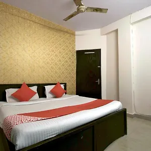 Hotel Oyo 24376 Merriment Residency
