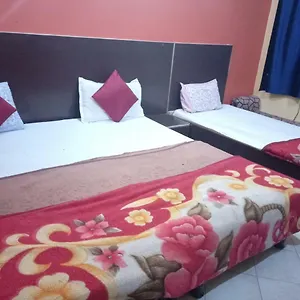 Yash 01 Minute Walk In Nizamuddin Railway Station *