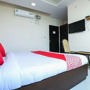 Hotel Oyo 24901 Achi House