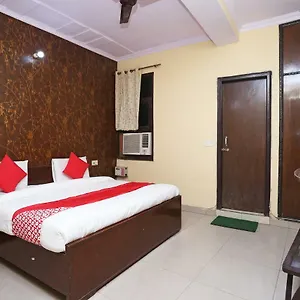 Oyo 37262 Akash 3* New Delhi