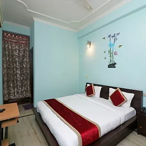 Hotel Oyo 13235 The Golden Door