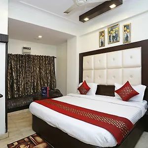 Oyo 11599 Hi Life 3* New Delhi