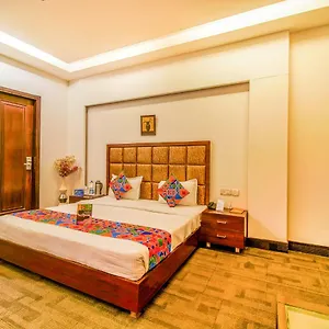 Hari's Court & Hotel