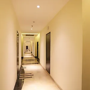 Oyo 9771 Glitz Westend 3*
