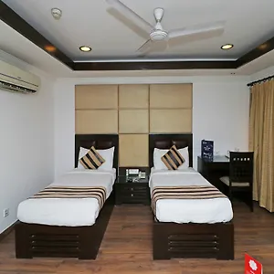 Hotel Oyo 12789 Aaron Castle 2*