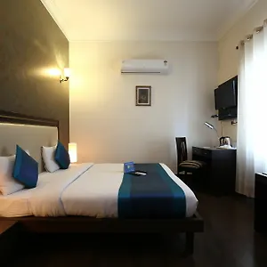 Hotel Fabhotel Aashray Nehru Place 3*