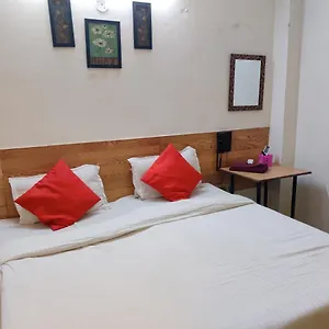 Guest house Anand One *