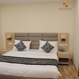 Moydom Private Ensuite With Shared Balcony & Kitchen Bed & Breakfast *