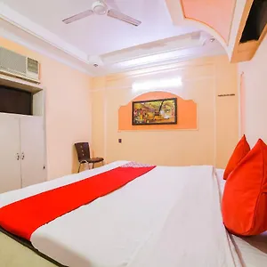 Oyo 70499 Khorwal Pg Hotel New Delhi