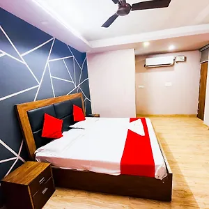 Comfort Nizamuddin Railway Station 2 Min Walk Hotel