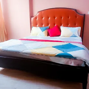 Hotel Dwarka - Sec-8 Near Yashoobhoomi 3*