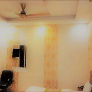 Oyo Sky Palace Hotel New Delhi
