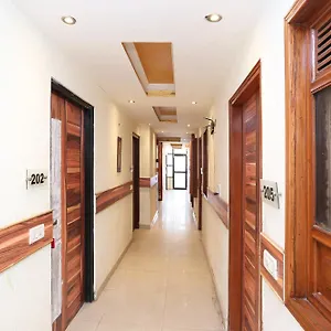 Oyo Flagship F Five Hotel