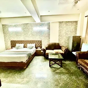 Hotel Pushpanjali 3*