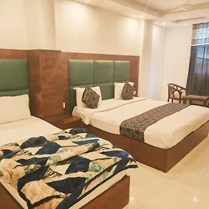 Hotel Tej International Plaza A Family Near Igi Delhi Airport 4*