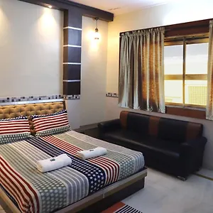 Traditional Nowe Delhi