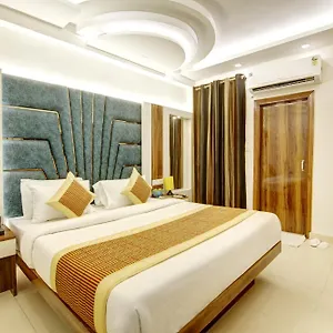 Star - Front Of Railway Station & 5 Minute From Connaught Place Hotel