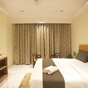 Hotel Sapphire International 100 Meters From The Railway Station 4*