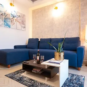 Apartment In The Heart Of South Delhi *
