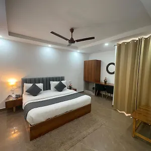 Jip Breezy Heights Hotel New Delhi
