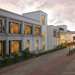 Country & By Radisson, Delhi Satbari 4*